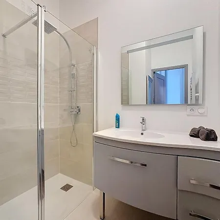 Apartment Le Saint Roch, Proche Gare Et Comedie *